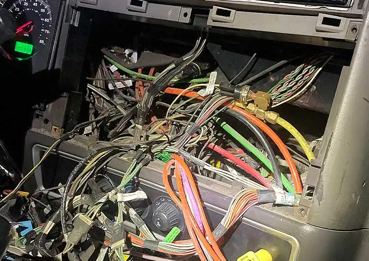 semi truck electrical repair, truck service, truck repair near me, mechanic, diesel repair.